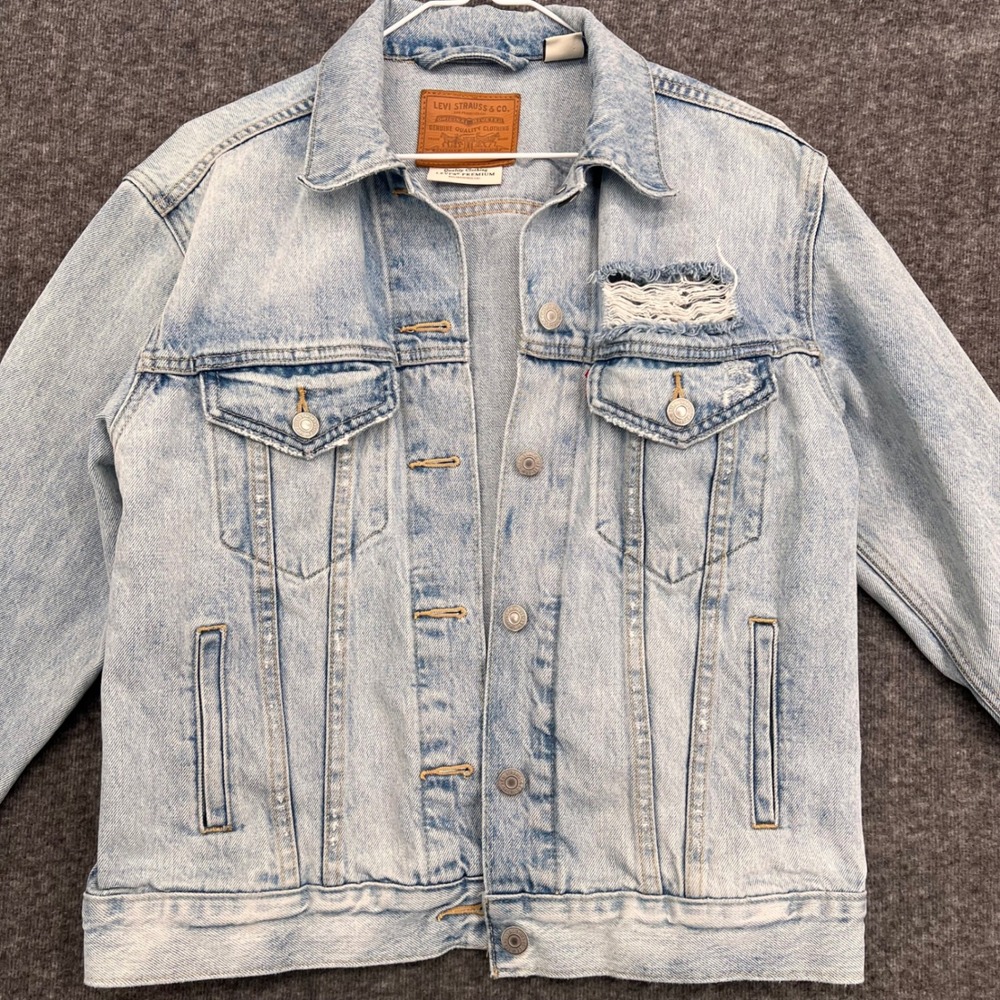 Levi's Premium Distressed Light Wash Denim Trucker Jacket Zipper Cuffs Small - Picture 3 of 12